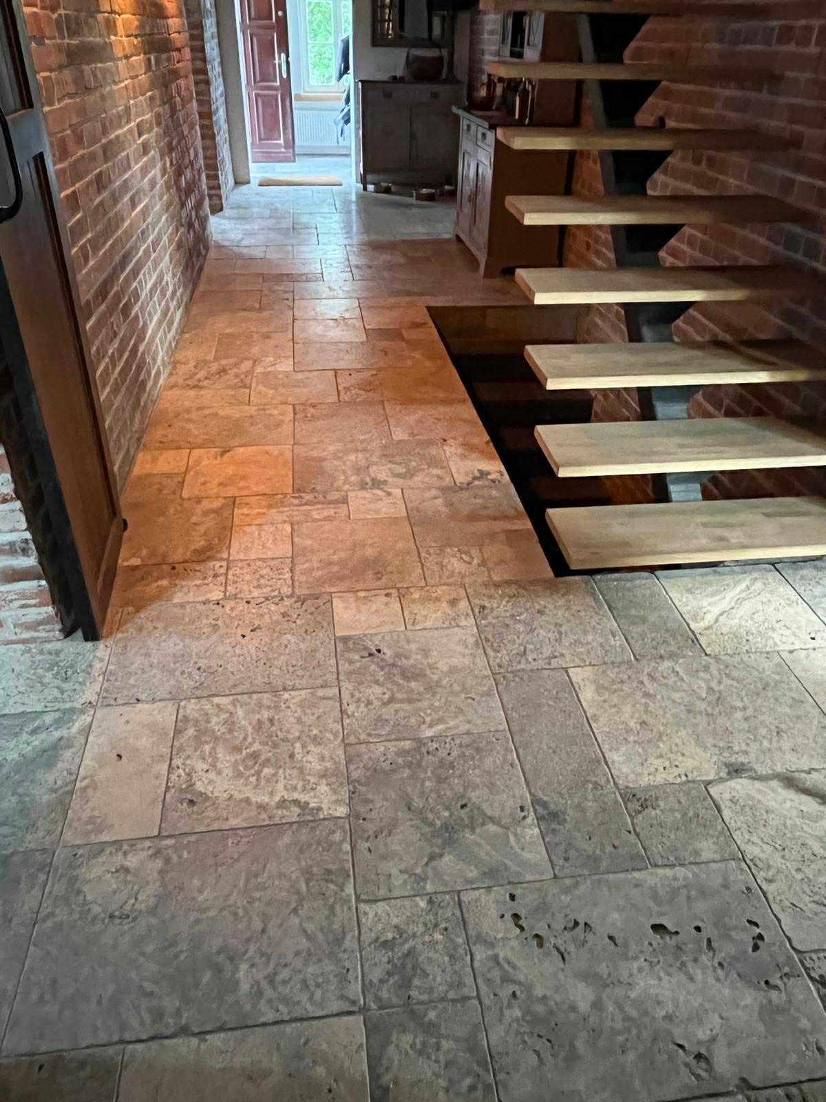 Płyty trawertyn 1,2 cm – Silver Standard – układ rzymski 1,2 cm (komplet) – szlifowane - obrazek 2